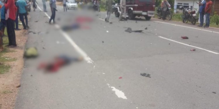 ACCIDENT : छतरपुर में भीषण सड़क हादसा, हादसे में बच्चे और महिलाओं समेत 8 लोगों की मौत