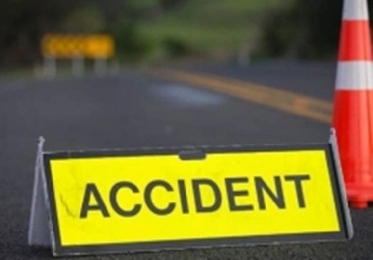 ACCIDENT NEWS : तेज रफ़्तार ने ली जान, ट्रैक्टर से टकराई ऑल्टो कार, माँ-बेटा समेत तीन लोग की मौत 