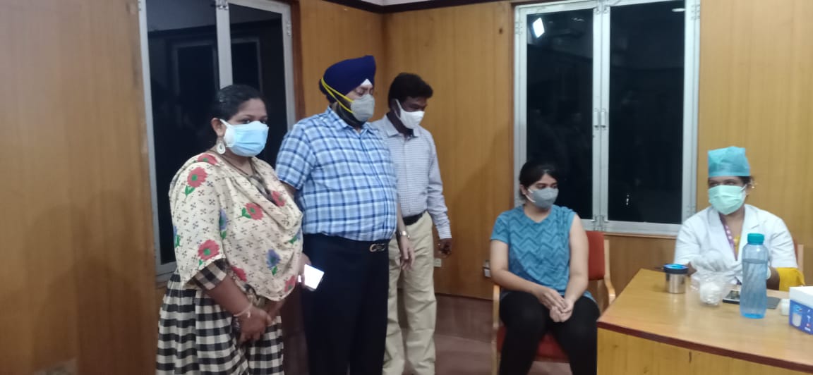 रायपुर प्रेस क्लब में वैक्सीनेशन शिविर का शुभारंभ, होरा ने किया विधिवत उद्घाटन