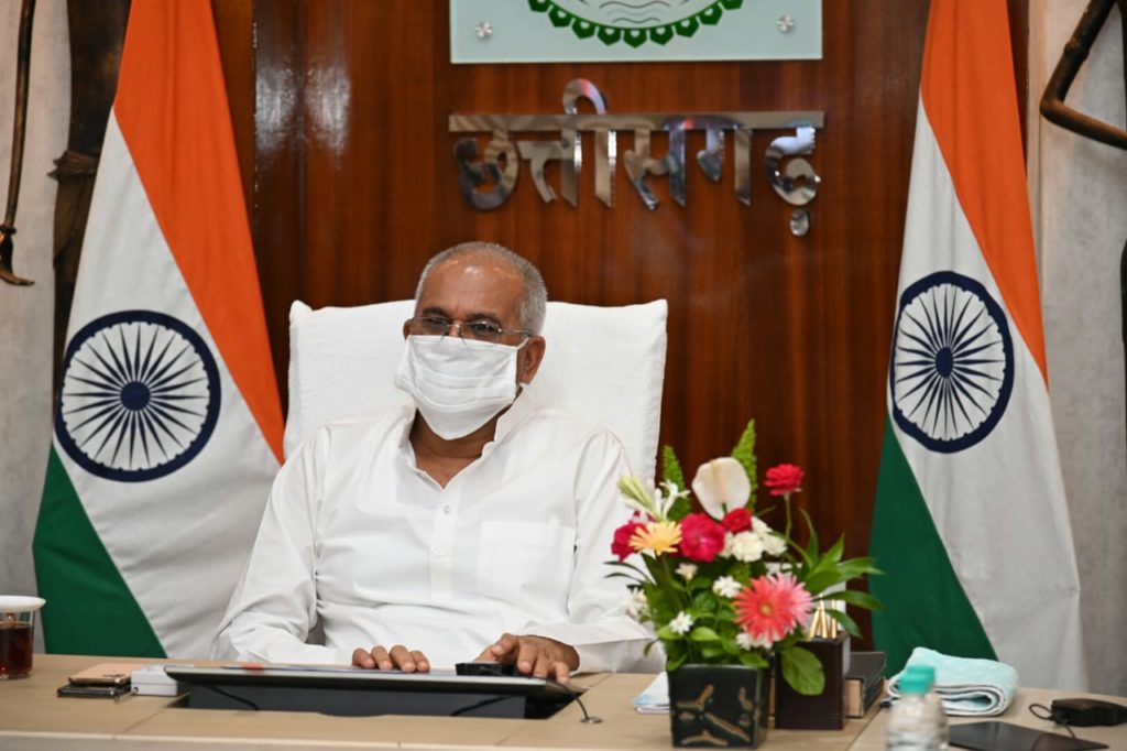 कोविड-19 टीकाकरण के संबंध में मुख्यमंत्री भूपेश बघेल ने की बड़ी घोषणा : पत्रकार और वकीलों तथा उनके परिजनों को भी फ्रंट लाईन वर्कर के समान टीकाकरण