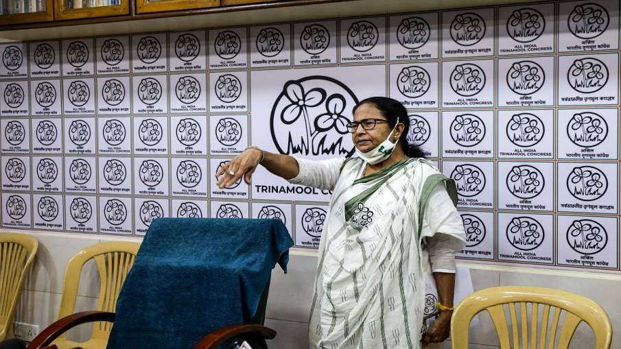 BIG NEWS : मुख्यमंत्री ममता बनर्जी का बड़ा बयान, कहा - पीएम के पैर छूने तैयार हूँ , लेकिन "मेरा इस तरह अपमान मत करो"