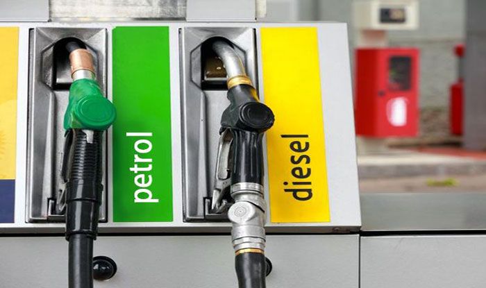 पेट्रोल—डीजल की कीमतें बढ़ने की थी आशंका, अब देश में दरें घटने की बढ़ी उम्मीदें
