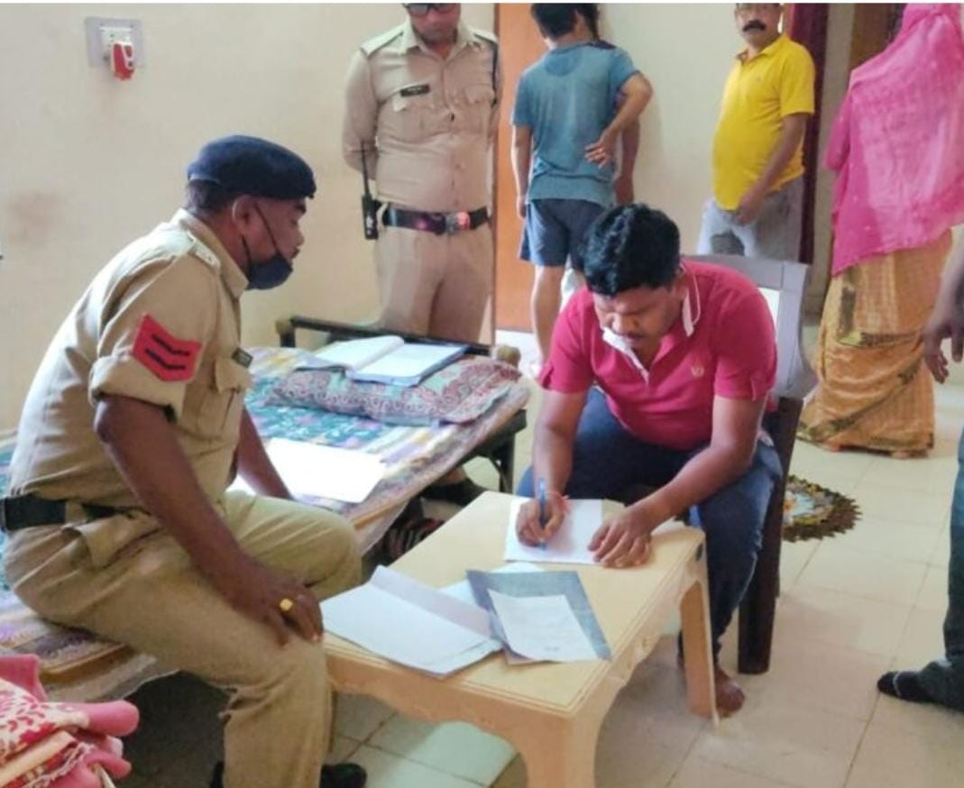 SI ने फांसी लगाकर की खुदकुशी, साइटिका बीमारी से थे पीड़ित SI ने फांसी लगाकर की खुदकुशी, साइटिका बीमारी से थे पीड़ित
