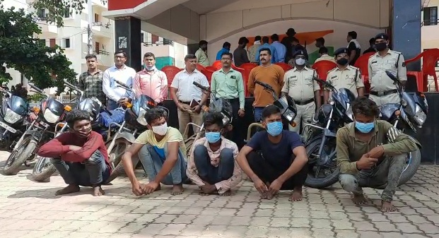  CG CRIME NEWS : पुलिस के हाथ लगी बड़ी सफलता, शातिर बाइक चोर गिरोह का भंडाफोड़, कई मोटरसाइकिल जब्त 