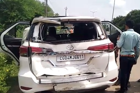 BIG BREAKING : बीजेपी विधायक अजय चंद्राकर की गाड़ी को हाइवा ने मारी ठोकर, बुरी तरह क्षतिग्रस्त हुई कार 