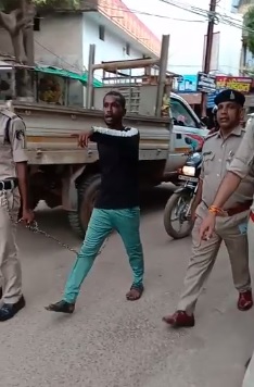 RAIPUR NEWS : युवक पर चाकू से हमला करने वाला आरोपी गिरफ्तार, पुलिस ने घेराबंदी कर पकड़ा 