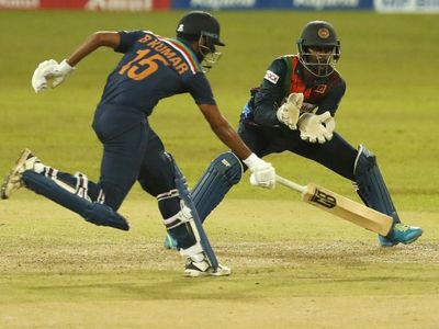 India vs Sri Lanka 3rd T20I : फाइनल मैच में मुश्किल में भारत, 25 रन पर खोए 4 विकेट