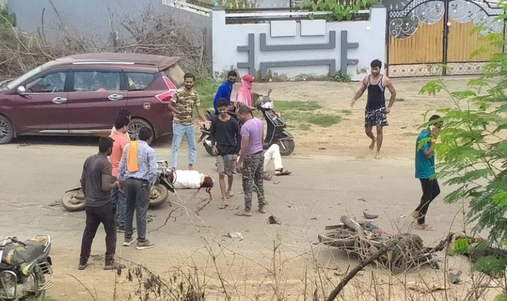 CG BREAKING : बीजेपी पार्षद की सड़क हादसे में मौत, तेज रफ्तार एक्टिवा और बाइक में हुई जबरदस्त भिड़ंत, 3 की हालत गंभीर 