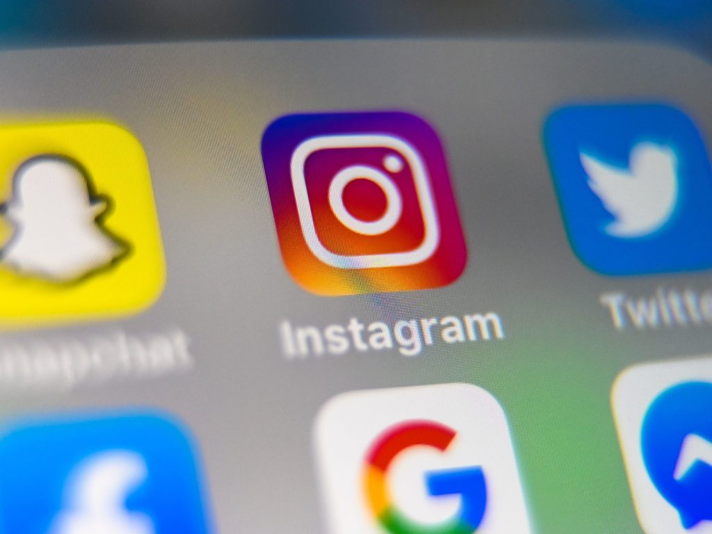 Instagram ने इन यूजर्स के लिए किया बड़ा बदलाव, देख लें कहीं आप भी तो नहीं इसमें