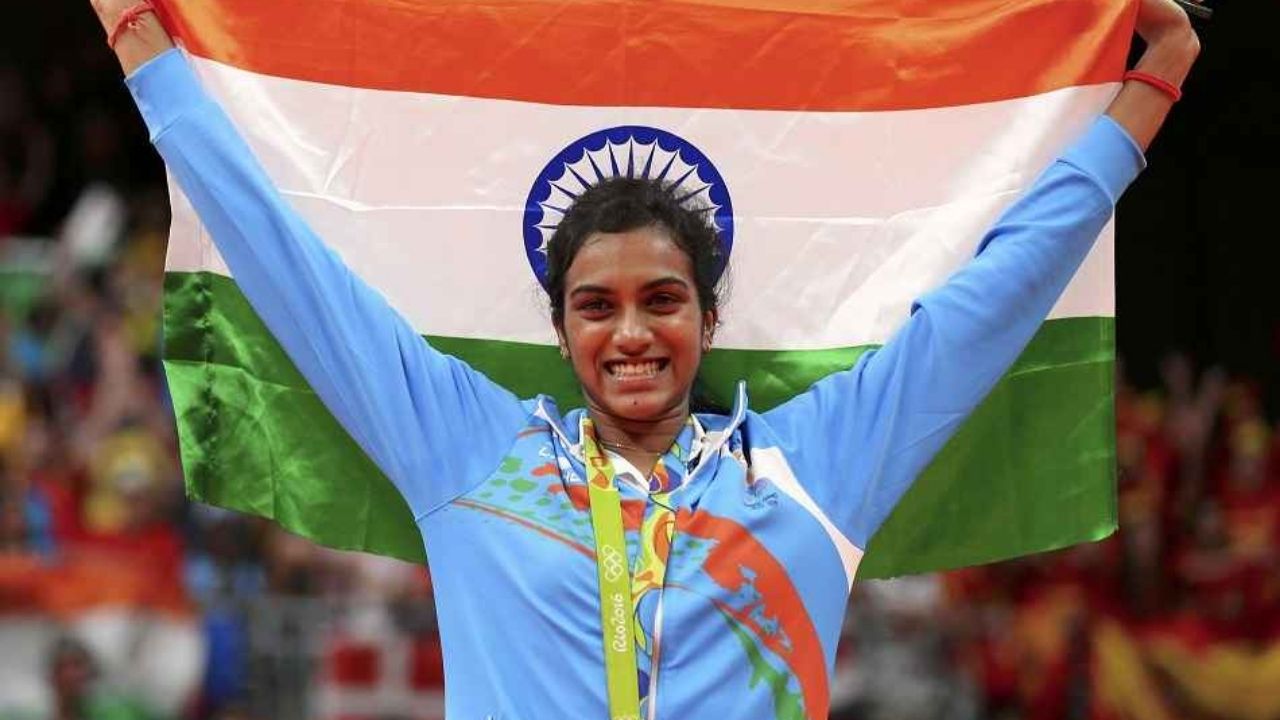 Tokyo Olympics : भारतीय बैडमिंटन स्टार पीवी सिंधू की एक और जीत, पहुंचीं नॉकआउट राउंट में