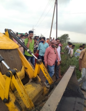 RAIPUR ACCIDENT BREAKING : तेज़ रफ़्तार ट्रक ने दो बाइक सवारों को मारी ठोकर, फिर बाप-बेटे को रौंदा, मौके पर दोनों की मौत, 3 घायल