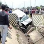 CG ACCIDENT BREAKING : तेज रफ़्तार कार ने आगे चल रही बाइक को मारी जबरदस्त टक्कर, मौके पर दो की मौत, 3 गंभीर 