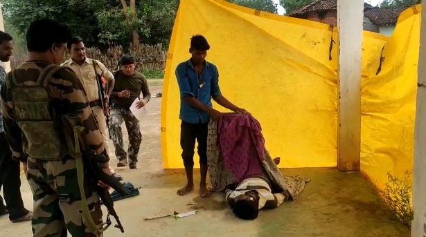 CG BREAKING : नक्सलियों ने की आदिवासी युवक की हत्या, मौके पर पहुंचे एसपी 
