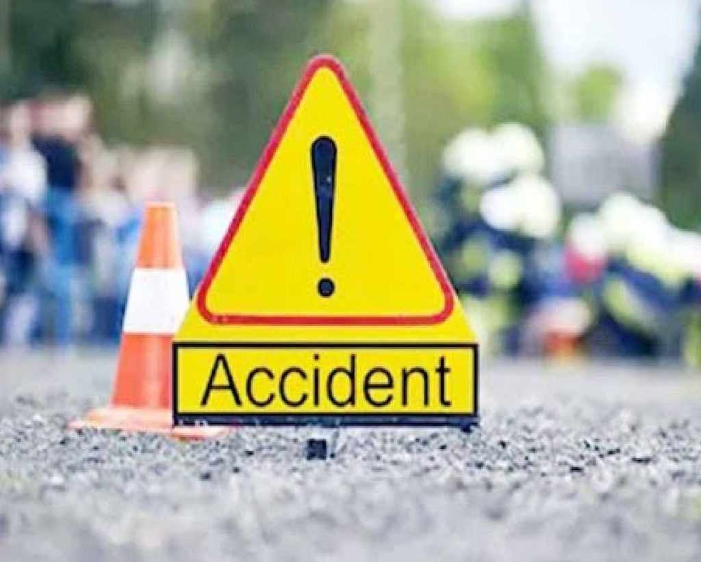 ACCIDENT NEWS : ट्रॉला और दो कारों में जबरदस्त भिड़ंत, दर्दनाक हादसे में 5 लोगों की मौत, कई घायल 