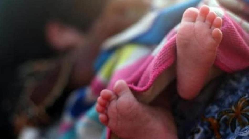 पति-पत्नी के झगड़े में गई मासूम की जान, आठ महीने की बच्ची को बाप ने जमीन पर पटका, हुई मौत 