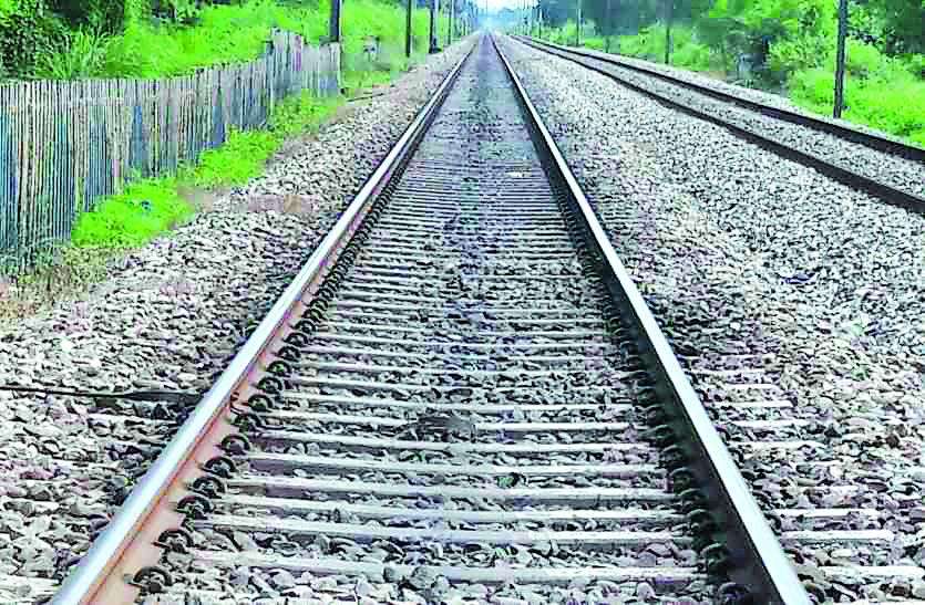 RAIPUR BREAKING : उरकुरा रेलवे स्टेशन के पास बड़ा हादसा, पटरी से उतरे रेल गाड़ी के चक्के, मचा हड़कंप