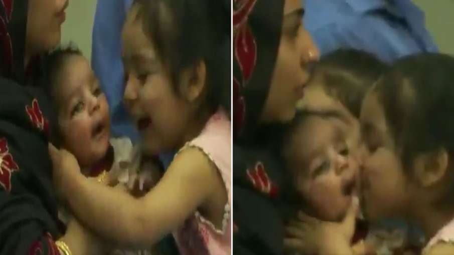 रक्षाबंधन पर सबसे प्यारा VIDEO, अफगानिस्तान से बिना पासपोर्ट भारत आए नवजात को छोटी बच्ची लगी प्यार से चूमने