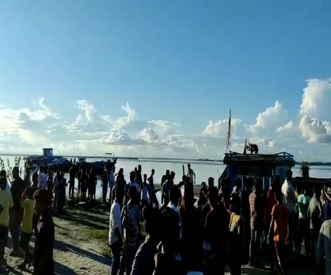 भीषण नाव दुर्घटना : 100 यात्रियों से भरी दो नावों में टक्कर के बाद कई लापता