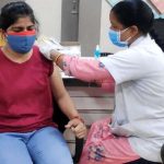 वैक्सीन को 'ना' करने वाले मौत को दे रहे न्योता