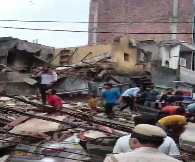 BREAKING NEWS : राजधानी में मौत बनकर बरसी बारिश, भरभराकर गिरी चार मंजिला इमारत, तीन लोगों की मौत, CM ने जताया शोक 