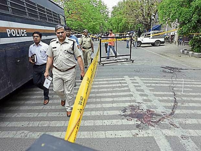  गैंगवार से दहली राजधानी, हमलावरों ने नामी गैंगेस्टर को गोलियों से भूना, वकील के भेस में घुसे थे अंदर 