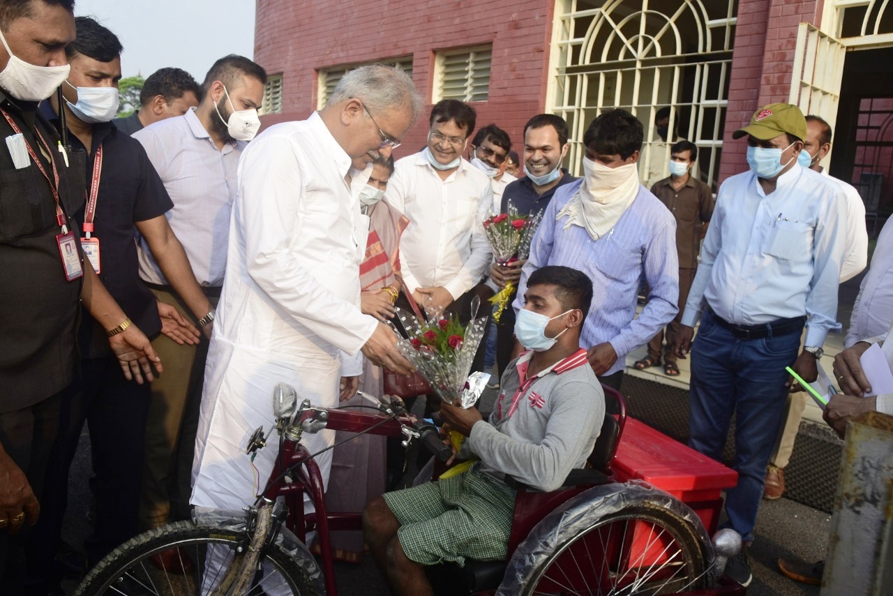 मुख्यमंत्री से सीधे बात, बनी बात : गूगल से नंबर सर्च कर सीएम को किया कॉल