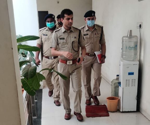 थानों में जा धमके रायपुर पुलिस कप्तान