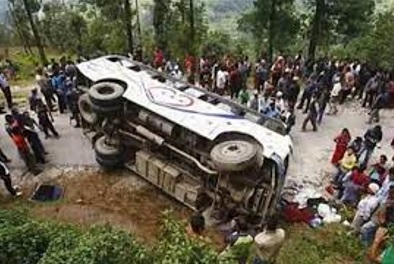BIG NEWS : दुर्गा पूजा से लौट रही बस दुर्घटनाग्रस्त, 25 लोगों की मौत, कई घायल 