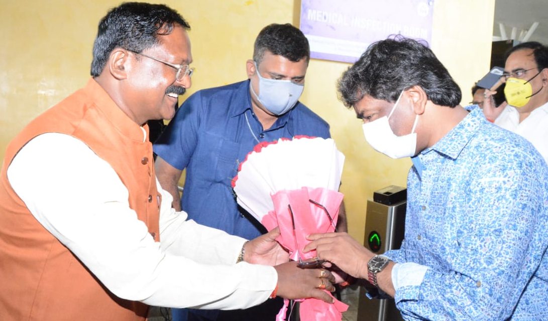 झारखंड के मुख्यमंत्री सोरेन का रायपुर में आत्मीय स्वागत