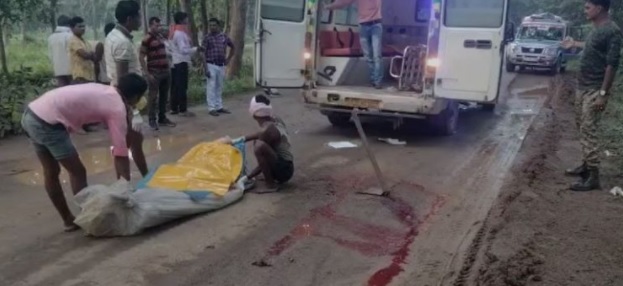 CG ACCIDENT BREAKING : फिर खून से लाल हुई सड़क, अज्ञात वाहन ने बाइक सवार दो युवकों को रौंदा, मौके पर हुई दर्दनाक मौत