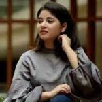 BOLLYWOOD GOSSIP : 2 साल बाद कैमरे के सामने आईं Zaira Wasim, चेहरा देखने के लिए तरसे फैंस