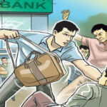 CG BREAKING : दिनदहाड़े बैंक कर्मी से लूट, धारदार हथियार दिखाकर ले उड़े 15 लाख रूपये 