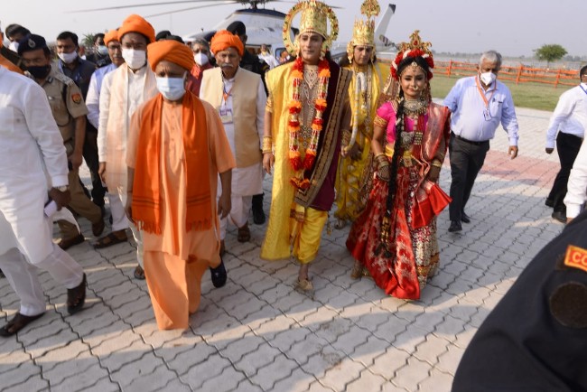 Ayodhya Deepotsav 2021: सीएम योगी ने प्रभु राम का किया राज तिलक, दीपों से रोशन हुई रामनगरी