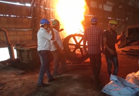 RAIPUR NEWS : राजधानी के फर्नेस भट्टी में जलाया गया गांजा, खुशबू से झूमे बड़े अधिकारी, देखें वीडियो 