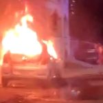 घर के सामने खड़ी कार धू—धूकर जली, अज्ञात बदमाशों पर आशंका