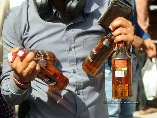 BIG NEWS : राजधानी में लागू नई आबकारी नीति, अब इन जगहों पर शराब परोसने के लिए एक ही लाइसेंस की जरुरत, पढ़े पूरी खबर 