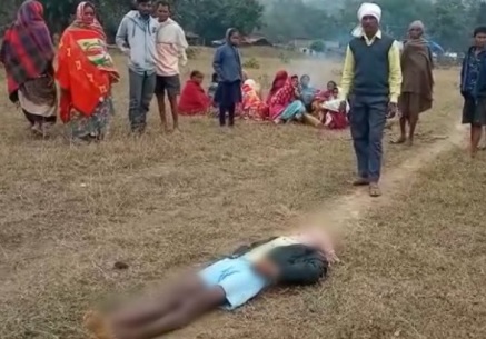 CG NEWS : मुखबिर के संदेह में नक्सलियों ने ग्रामीण को घर से उठाया, और कर दी निर्मम हत्या, इलाके में दहशत का माहोल