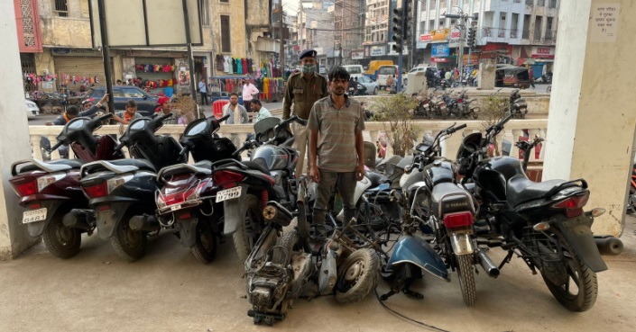 RAIPUR NEWS : राजधानी के इन इलाकों से बाइक चोरी करने वाला आरोपी गिरफ्तार, नशे की लत और महंगे शौक पूरा करने करता था चोरी
