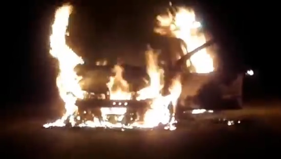 CG NEWS : चलती कार में लगी भीषण आग, धू-धू कर मिनटों में हुआ जलकर ख़ाक, देखें वीडियो  