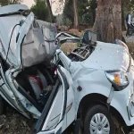 CG ACCIDENT NEWS : पेड़ से टकराई तेज रफ़्तार कार, घंटो तड़पता रहा ड्राइवर, हुई मौत, दो की हालत गंभीर 