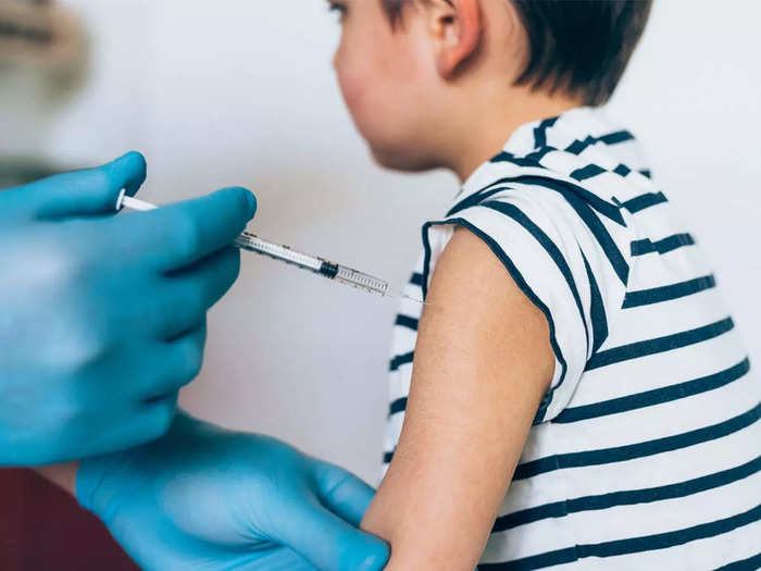 BIG NEWS : 15-18 साल के किशोरों को कैसे लगेगा टीका, फ्रंटलाइन वर्करों को कैसे मिलेगी तीसरी डोज, जानें गाइडलाइन