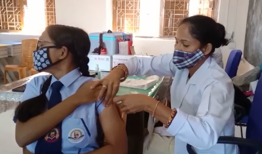 BIG NEWS : देश में जोरों शोरो से चल रहा टीकाकरण अभियान, छत्तीसगढ़ के बच्चे ले रहे है बढ़-चढ़कर हिस्सा, देखें शहर का हाल 