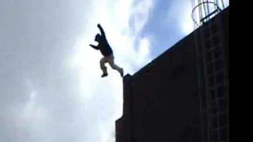  11 वीं मंजिल से कूदा 12 साल का बच्चा, नहीं बचाने आया सुपर हीरो!, हुई दर्दनाक मौत