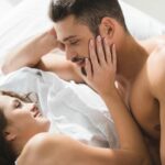 वैलेंटाइन डे से पहले अनोखा फरमान, इस पोजिशन में INTIMATE होने से भी बचने की सलाह