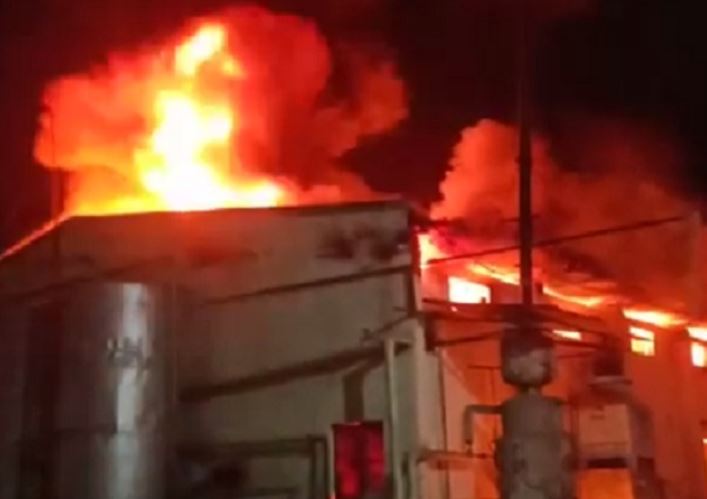 राजधानी स्थित साबुन फैक्ट्री में लगी भीषण आग, बड़ी मात्रा में सामान जल कर राख 