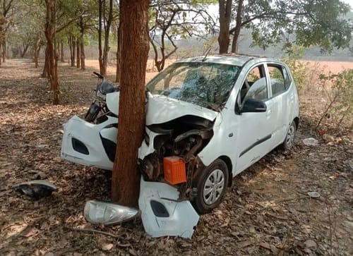 RAIPUR BREAKING : Pt. रविशंकर यूनिवर्सिटी मैदान में कार सीख रही युवती की वजह से गई एक युवक की जान, तीन घायल