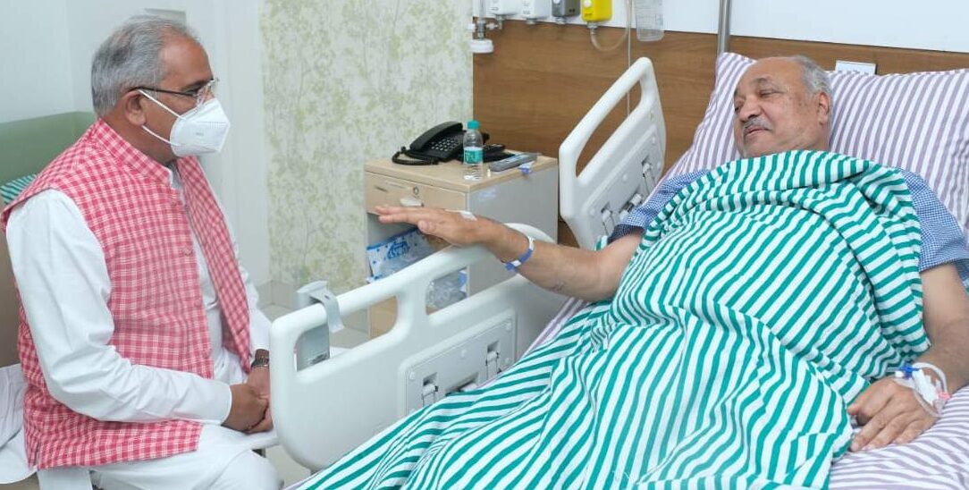 मंत्री रविन्द्र चौबे से मिलने अस्पताल पहुंचे सीएम बघेल, निजी अस्पताल में ले रहे स्वास्थ्य लाभ