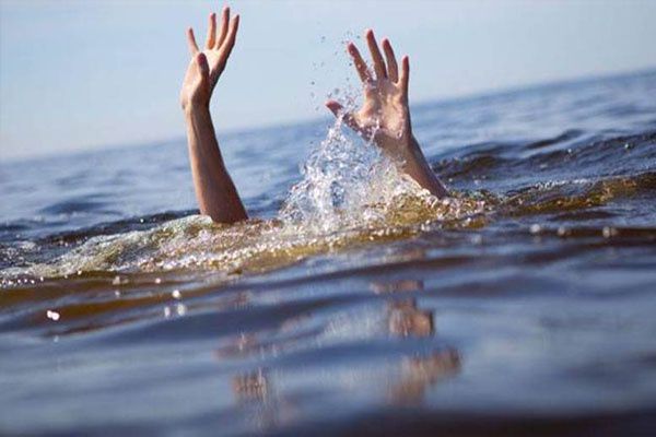 CG NEWS : तालाब में नहाने के दौरान गहराई में डूबी बच्चियाँ, एक बहन की बची जान, दूसरी की मौत