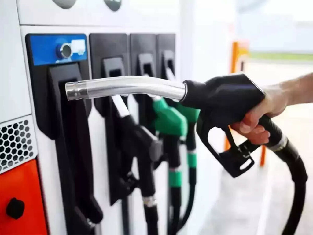 Petrol Diesel Price Hike: क्यों तेजी से बढ़ रही पेट्रोल-डीजल की कीमतें? केंद्र सरकार ने दिया ये जवाब
