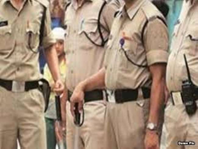 CG BREAKING : 3 प्रधान आरक्षक समेत 13 पुलिसकर्मी लाइन अटैच, आदेश जारी